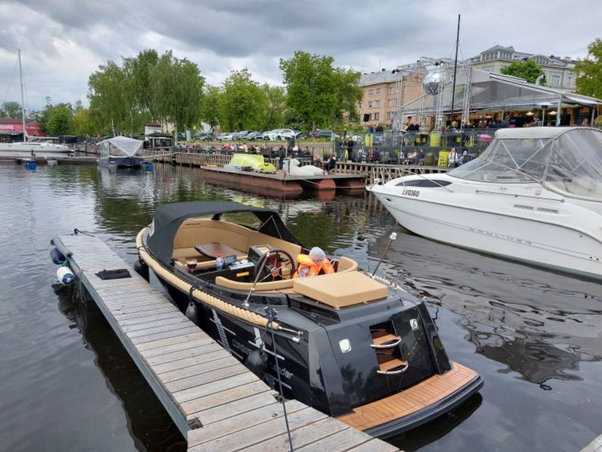 Corsiva 595 Tender - 25 HK Yamaha/ Udstyr