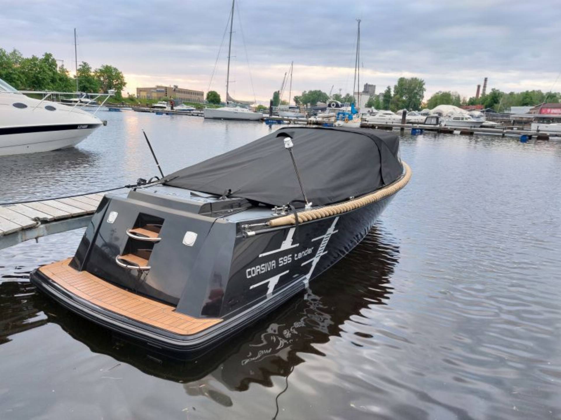 Corsiva 595 Tender - 25 HK Yamaha/ Udstyr