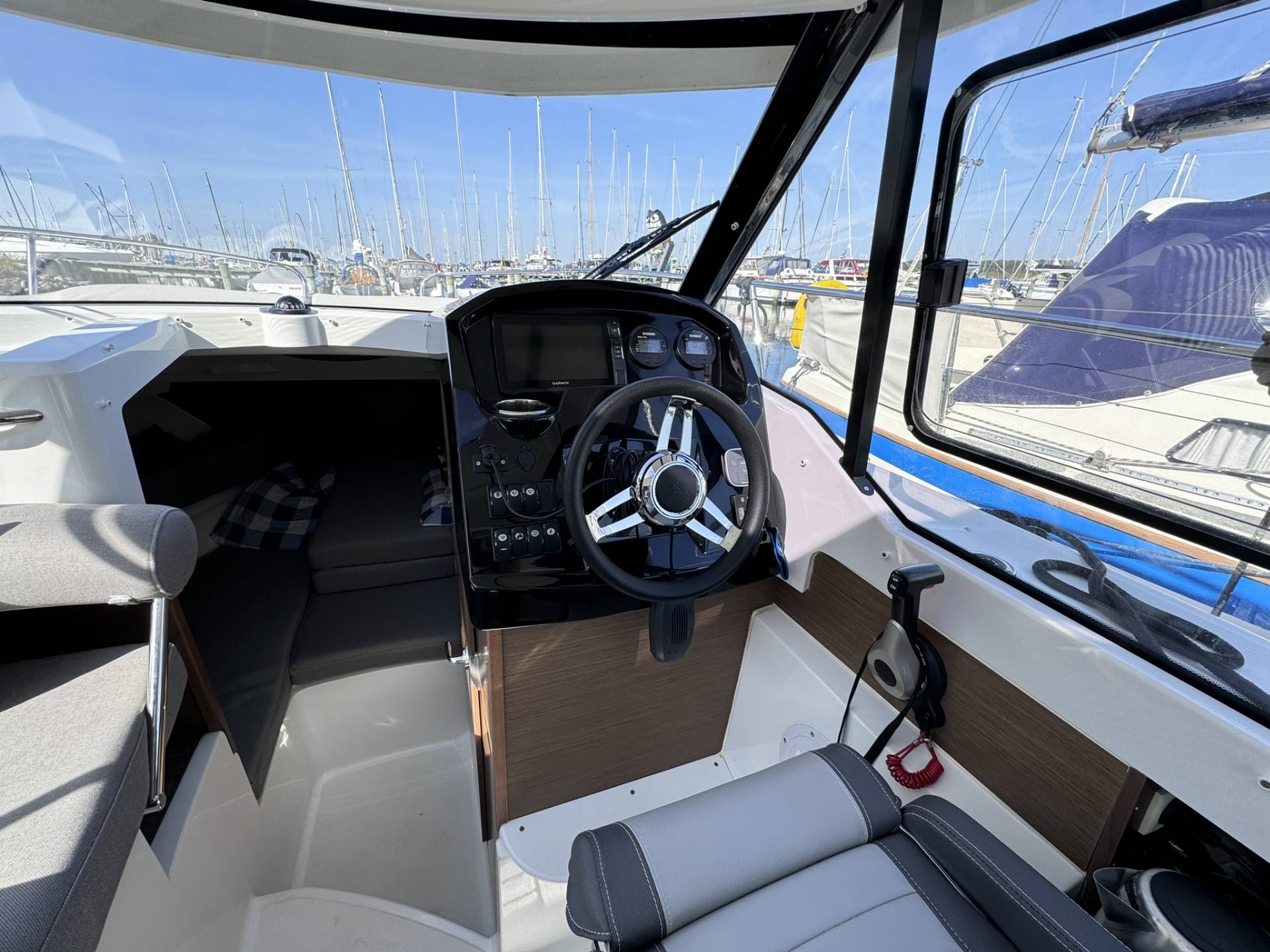 Jeanneau Merry Fisher 795 - 200 HK Yamaha/Udstyr