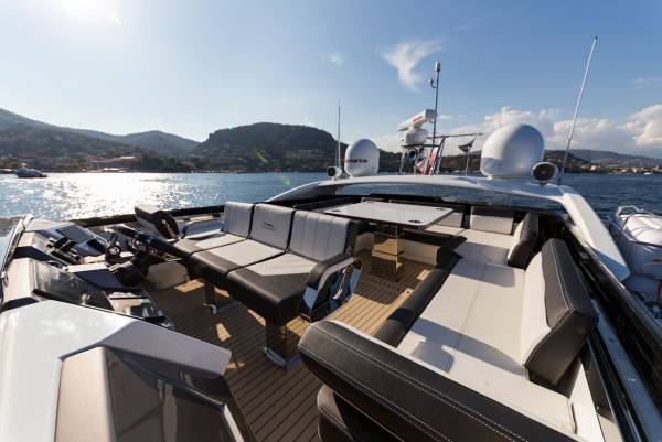 Galeon 650 SKYDECK