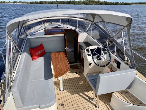 Interboat Intender 950 Cabin